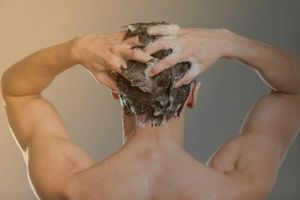 Як обрати чоловічий шампунь залежно від типу волосся?